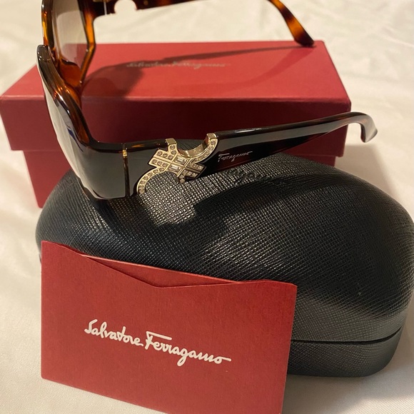 Salvatore Ferragamo Accessories - Salvatore Ferragamo Luxury Sunglasses SF642SR Made in Italy with Certificate
